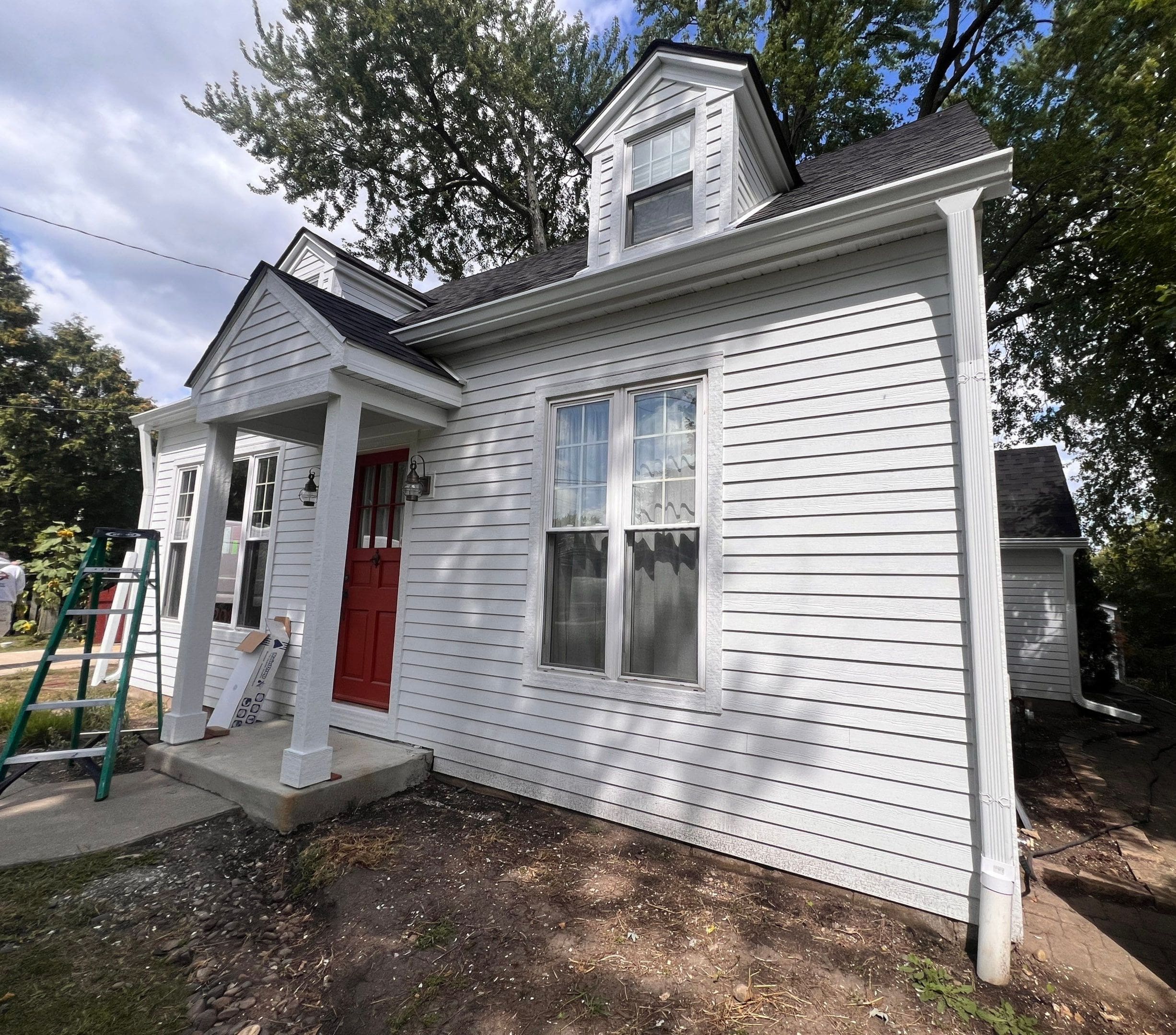 front shot of new James Hardie siding in Island Lake
