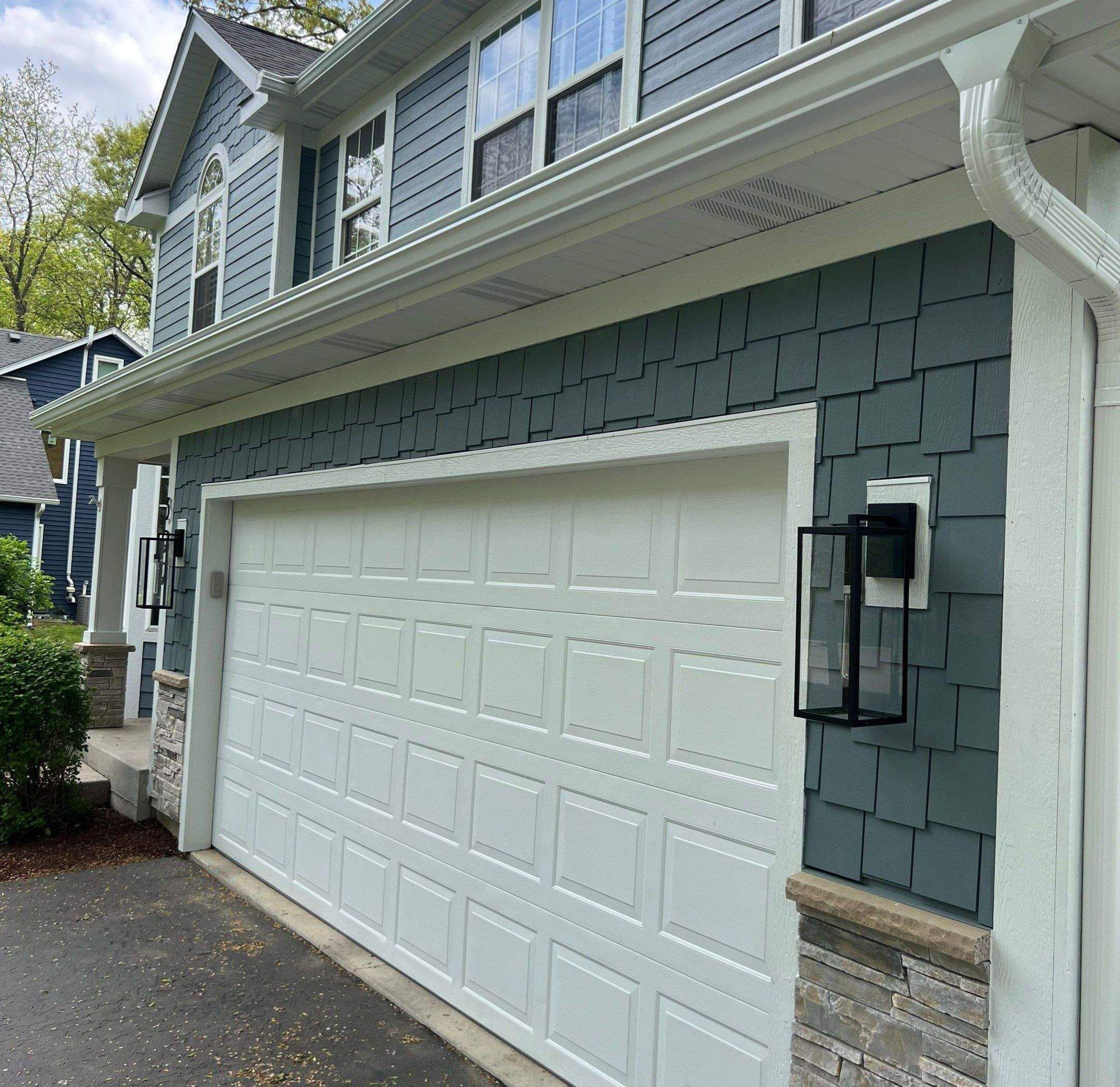 HardieShingle staggered edge siding on a McHenry County home