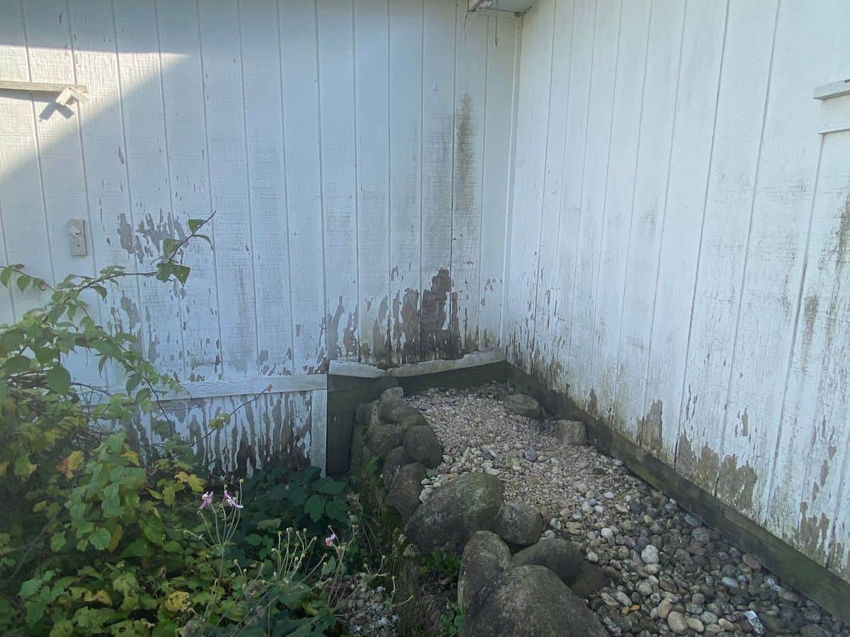 Vinyl Siding before at Hebron Rd, Harvard IL