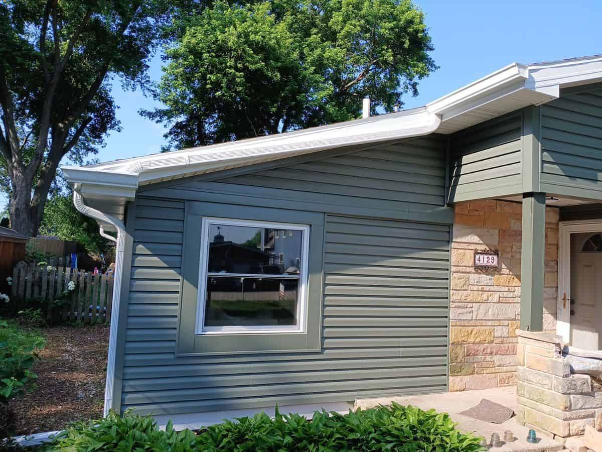Vinyl Siding completed at W Lake Shore Dr, Wonder Lake IL