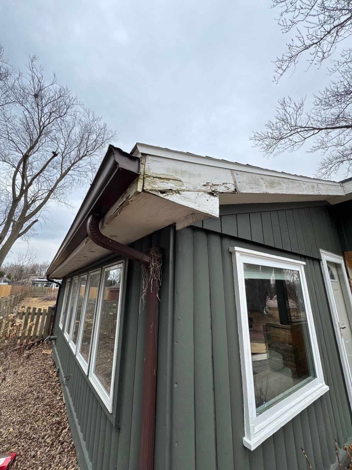Vinyl Siding before at W Lake Shore Dr, Wonder Lake IL