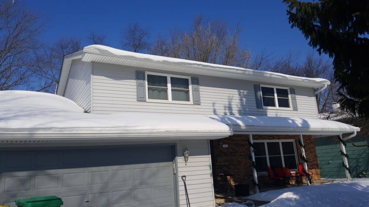Old white vinyl siding before replacement at Mark Ct, Woodstock IL