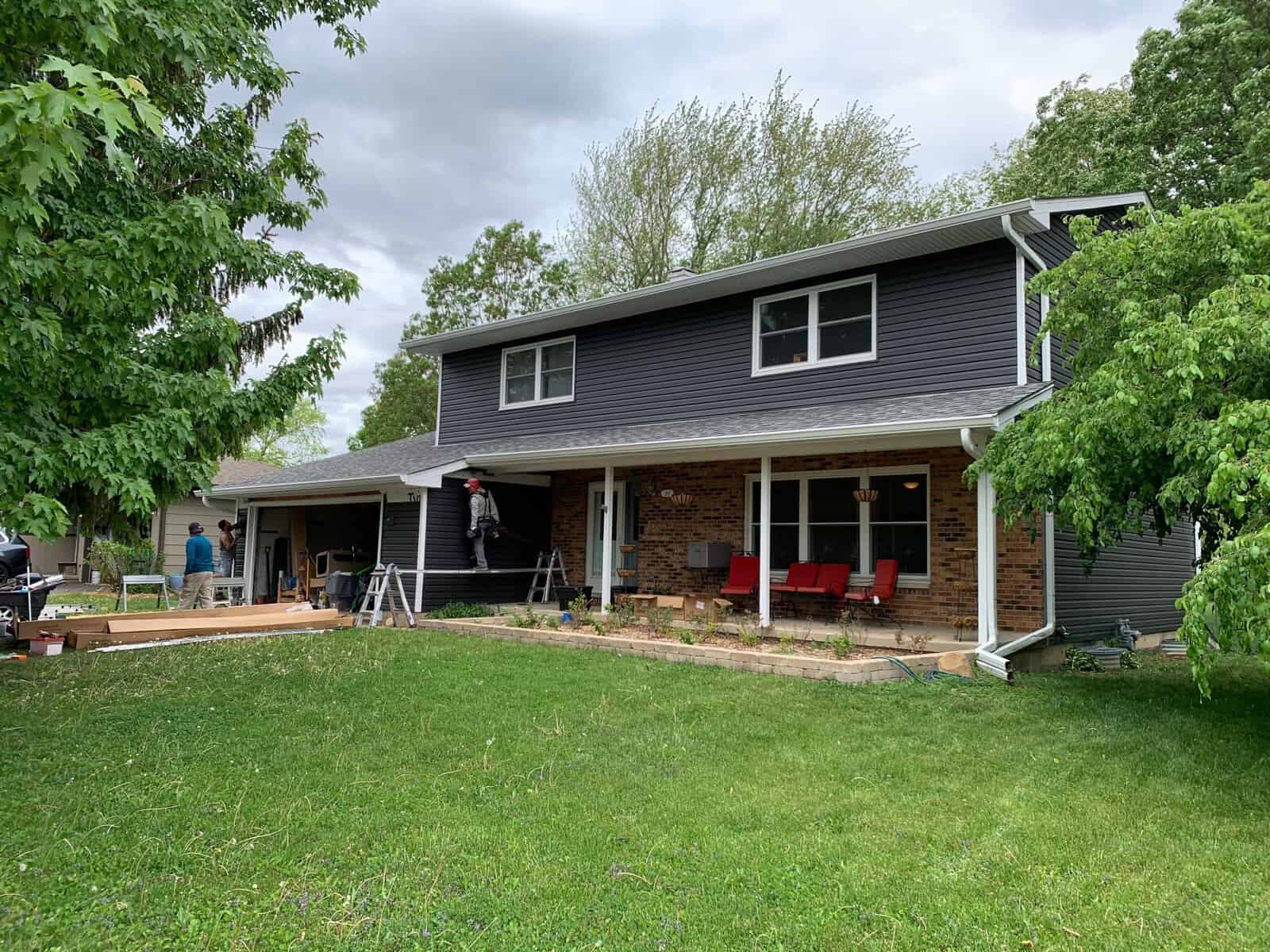 Completed vinyl siding project full rear view at Mark Ct, Woodstock IL