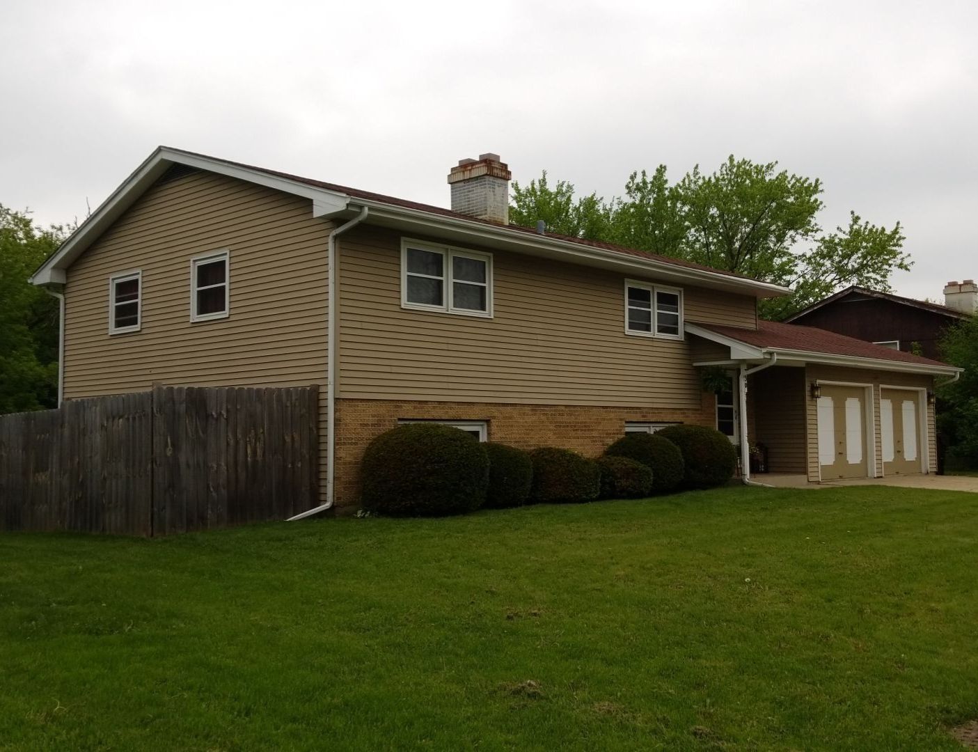 McHenry Avenue Crystal Lake IL before — tan vinyl siding with brown trim and brown garage doors