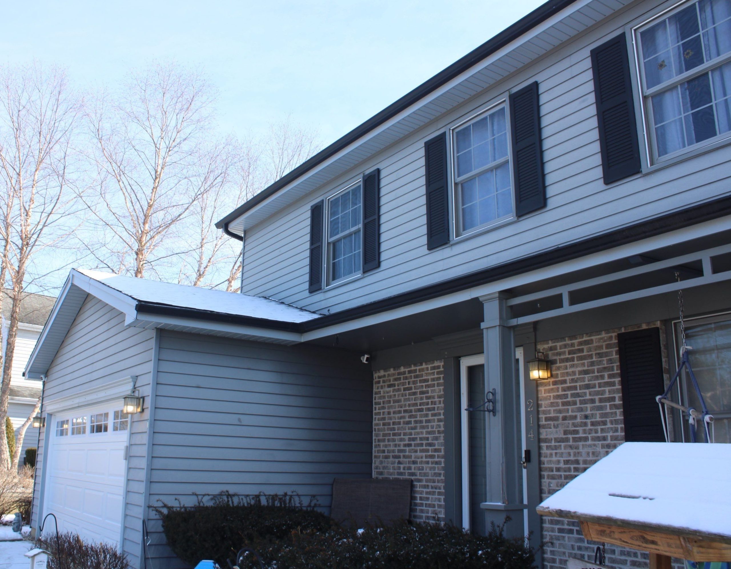 Veretta Court McHenry IL before exterior remodel